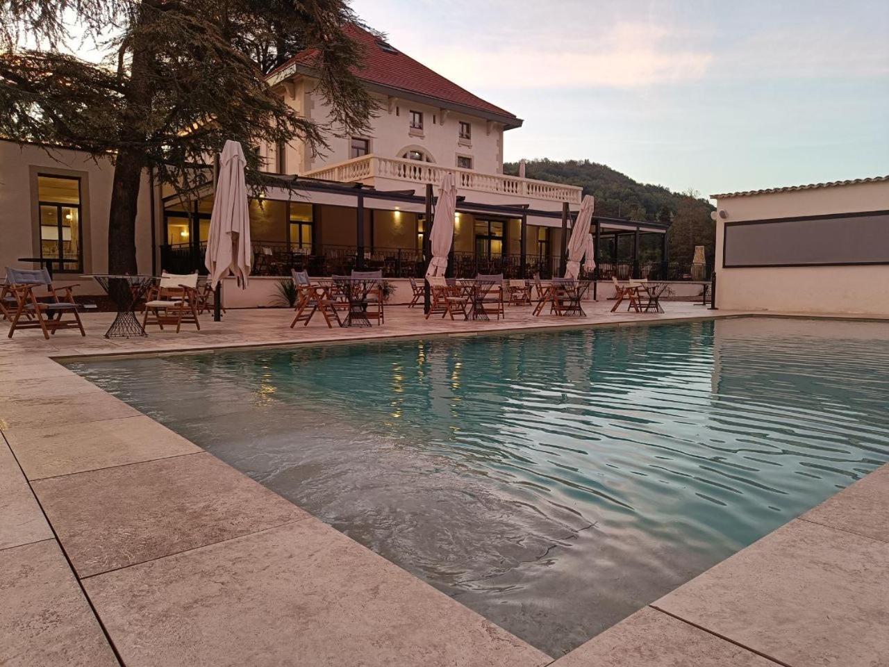 Sequoias Golf & Ressort Hotel Ruy-Montceau ภายนอก รูปภาพ