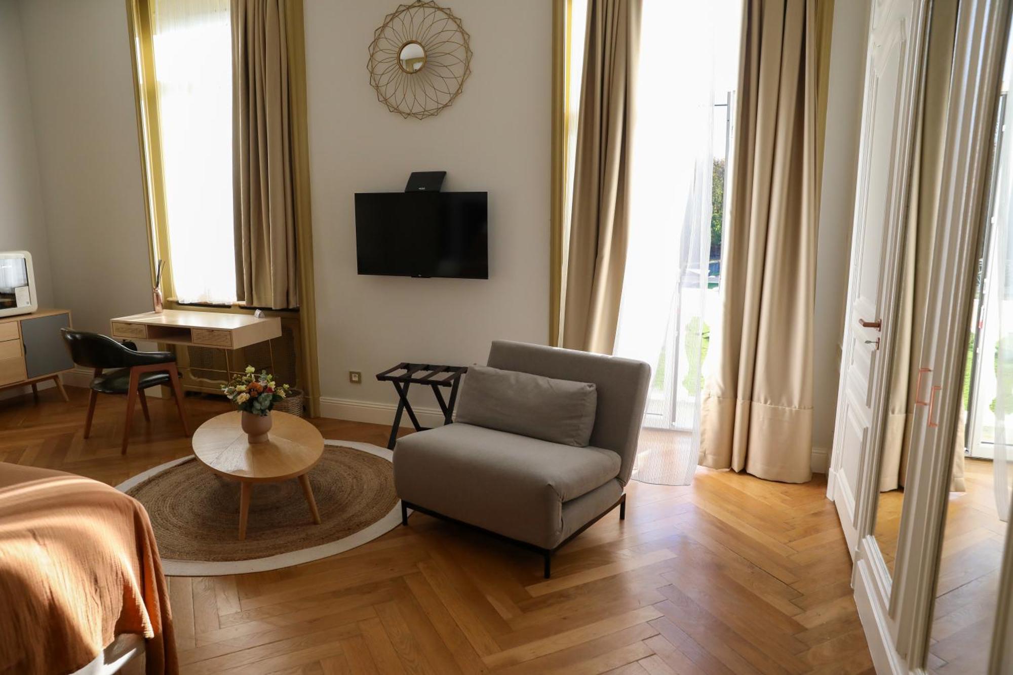 Sequoias Golf & Ressort Hotel Ruy-Montceau ภายนอก รูปภาพ