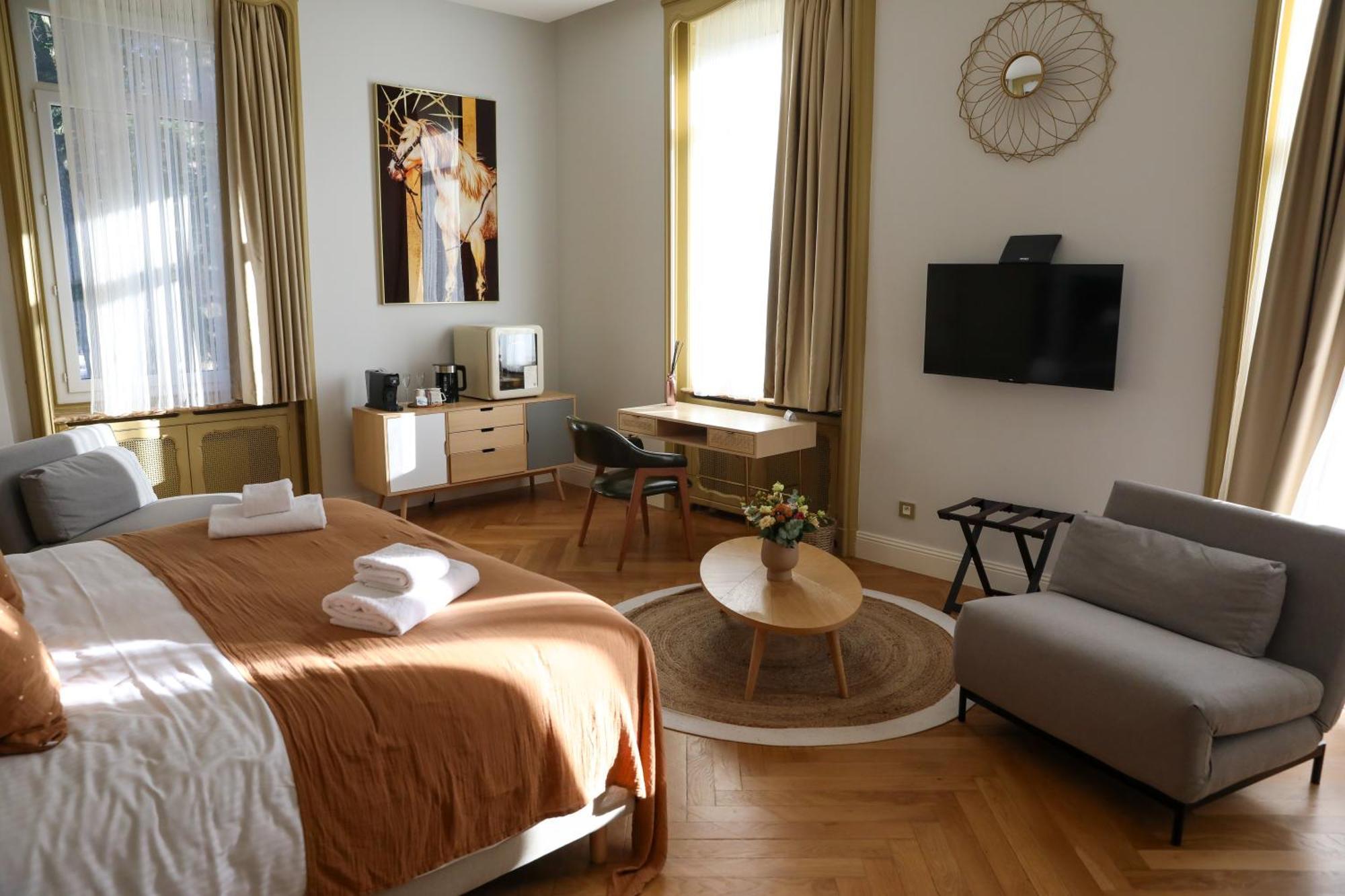 Sequoias Golf & Ressort Hotel Ruy-Montceau ภายนอก รูปภาพ