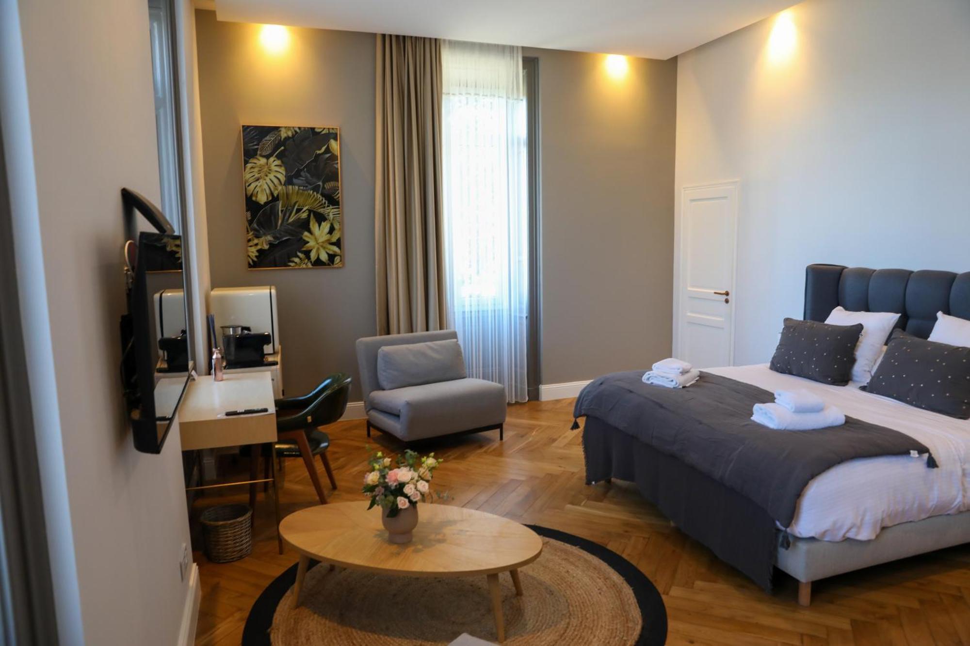 Sequoias Golf & Ressort Hotel Ruy-Montceau ภายนอก รูปภาพ