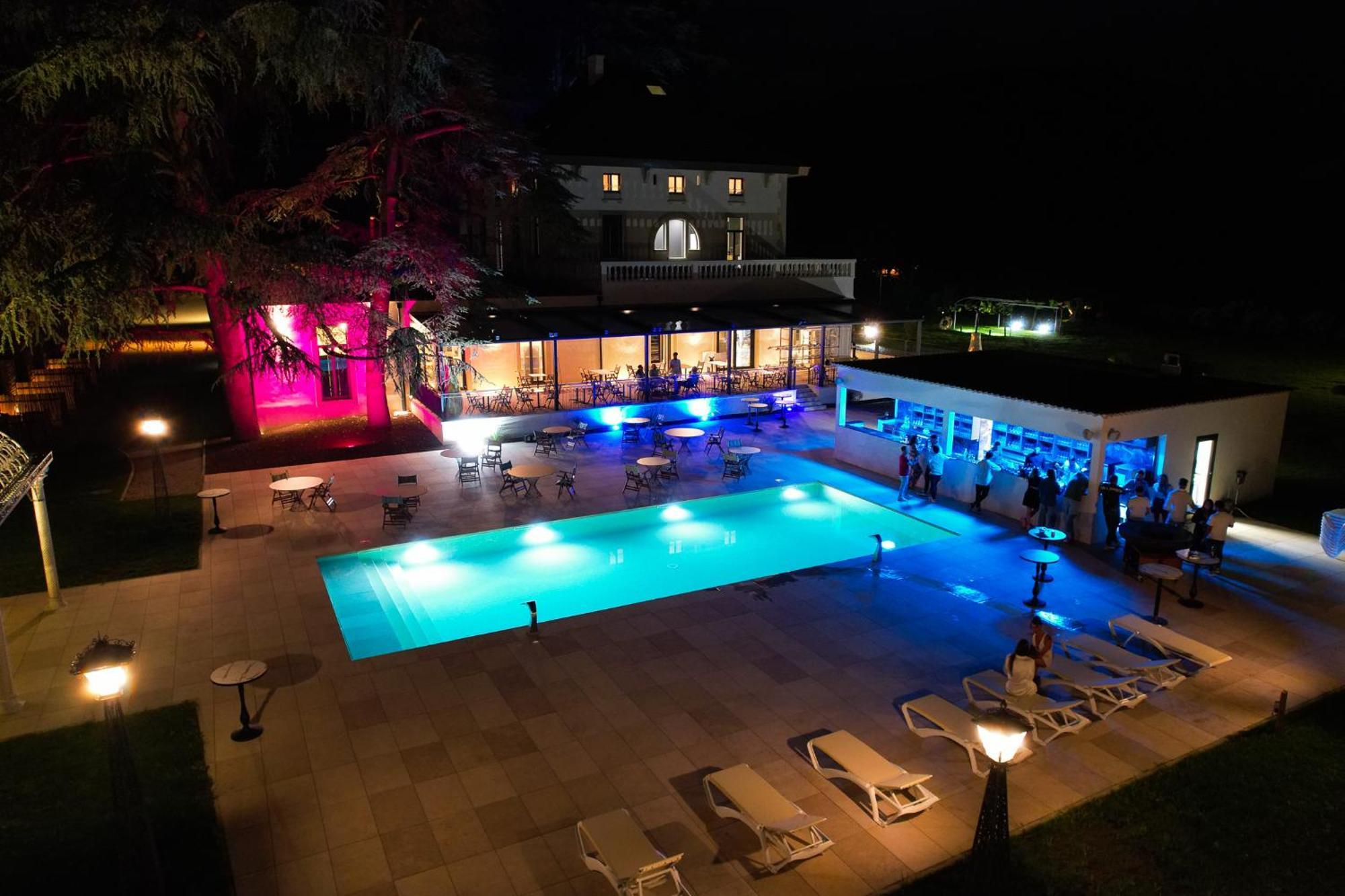 Sequoias Golf & Ressort Hotel Ruy-Montceau ภายนอก รูปภาพ