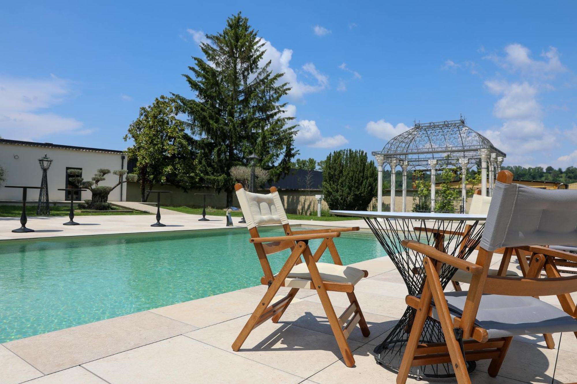 Sequoias Golf & Ressort Hotel Ruy-Montceau ภายนอก รูปภาพ